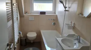 Schöne Dachgeschoss Wohnung - Image 2