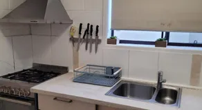 Breezy entire 2 bedroom unit top floor next to UQ - Image 4