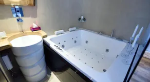 Magnifique Luxury Suites - Image 4
