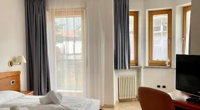 Goldenhof - Image 2
