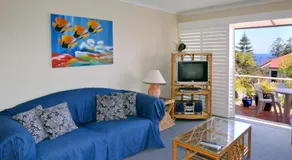 Bright & comfortable in quiet location - Image 2