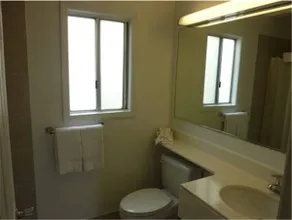 Holiday Lodge Motel Antioch - Image 3