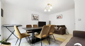 5 Bed Long & Short stay property with Wifi &parking sleeps 10 - Image 2