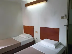 Lea Phing Inn - Image 2