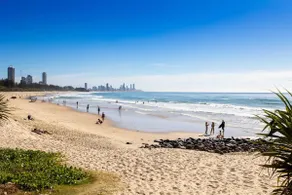 Beachfront Burleigh Getaway - Image 4