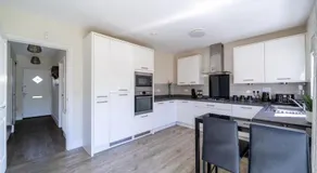 Modern 3-Bedroom Retreat Near Monmouth Castle - Sleeps 6 - Free Parking & WiFi - Image 4