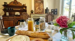 La Maison Voyage Bed and Breakfast - Image 4