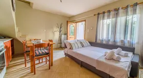 Small House with Garden & View - Image 2