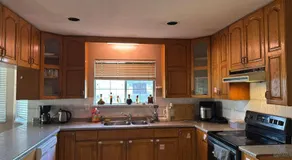 Surrey-Delta Guest House - Private Rooms - Free Parking, Walk to Transit - Image 4