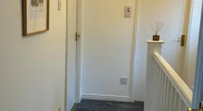 KH-Entire House -Central Scotland, Self-Check-in , Pet-friendly and with Parking - Image 5