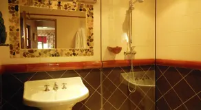 Les Bains Bed & Breakfast - Image 2