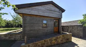 Amber Cabin - Image 4