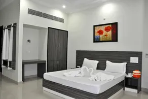 Hotel Deewan Regency - Image 2