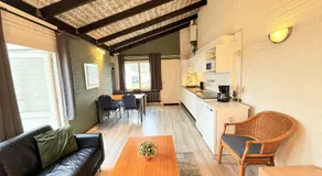 Bungalow con terraza y jardín - Image 2