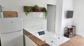 Exotic Spa Balcon Wifi Netlfix Parking - Image 2