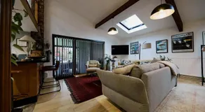Private Luxury Open-Plan Barn Conversion - Image 2