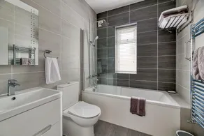2 Bedroom Holiday Retreat With Hot Tub - Image 4