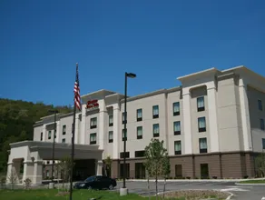 HAMPTON INN & SUITES WARREN - Image 3