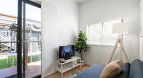 Tiny Home 1BD, 1BA in Clayfield, Near Brisbane CBD M2 - Image 2