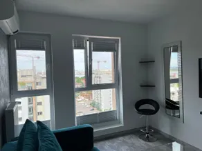Cozy 2-Room Penthouse Lakeview W14 - Image 2
