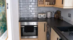 Bower Apartment - Image 3