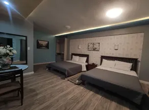 Nikitas Place and Hotel - Image 2