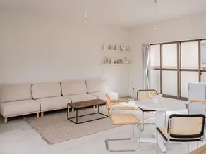 Post House Tuzuri - Image 3