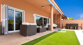 Villa de Lujo con Piscina Privada y Jacuzzi - Image 4