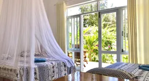 Robinson Beach Bungalow - Image 2