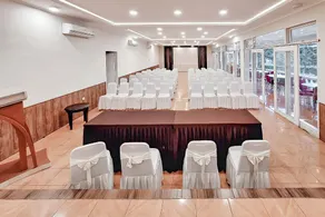 Urbanview Hotel Tridaya Cisarua Puncak - Image 4