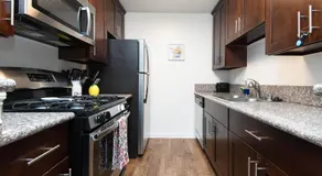 2BR Hollywood Apt with Rooftop Pool & Stunning Views - Image 2