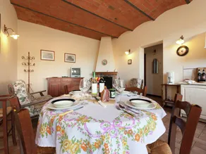 Holiday home with pool and jacuzzi - Image 2