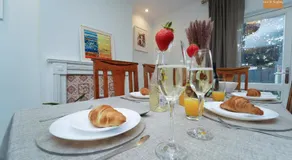 Gaia Cottages 3BR Home with Parking,WIFI,Garden,EV & Desk - Image 3