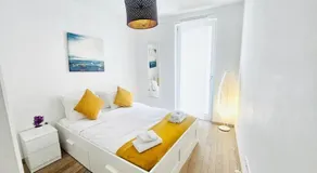 City chic living two bedroom apartment - Image 2