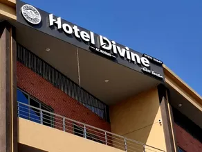 Hotel Divine - Image 3