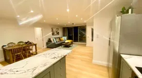 Luxury Penthouse 3-Bedrooms Private - Image 3