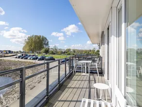 Beachfront apartment with sea-view - Image 5