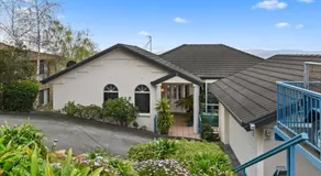 6-BR house in prime location with fantastic views - Image 5