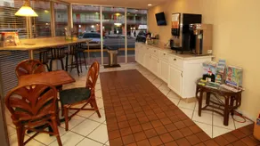 Seaside Inn & Suites - Image 4