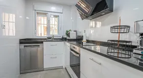 Duplex with Sea Views and Terrace - Image 4