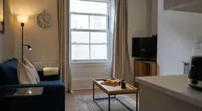 Gloucester Apartments by Kahuna Stays, Ideal for Students, Contractors, Professionals & Visitors - Image 2