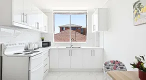 Convenient Double Stay in Vibrant Cabramatta - Shared Bathroom - Image 4