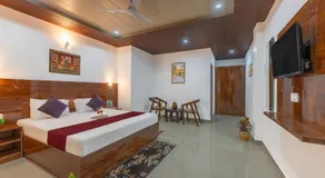 DUSK VIBES near mall roade kasauli Entire 1-bedroom with private balcony with delicious food - Image 2
