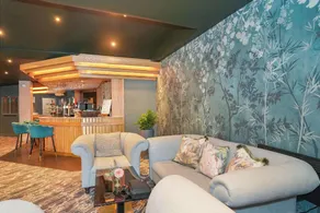 BRILLIANT Park Hall Hotel - Image 4