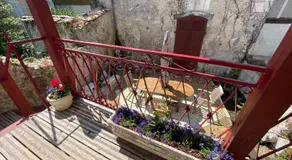 Au Pied du Chateau - Image 2