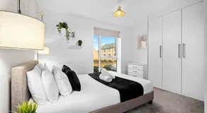 Stylish Central Apartment - Gated Access - Parking 16SL - Image 2