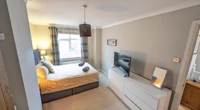 Sydenham Serenity: Bright Home with Conservatory - Image 2