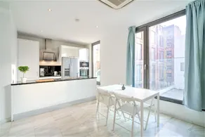 1-bedroom lodge stay in Antwerp - Image 3