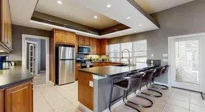 Gorgeous home with private pool outdoor area & spacious - Image 4