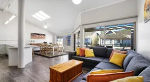 POOL IM KOMPLEXEN, KURZER WEG ZUM STRAND, FOXTEL - Image 3